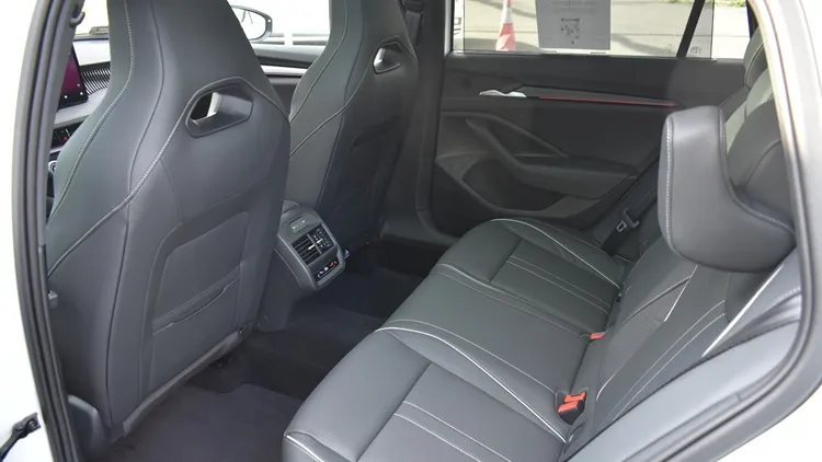 Superb Combi SL 2.0 TDI 4x4 DSG SCR képe