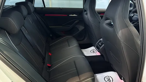 Superb Combi SL 2.0 TDI 4x4 DSG SCR képe