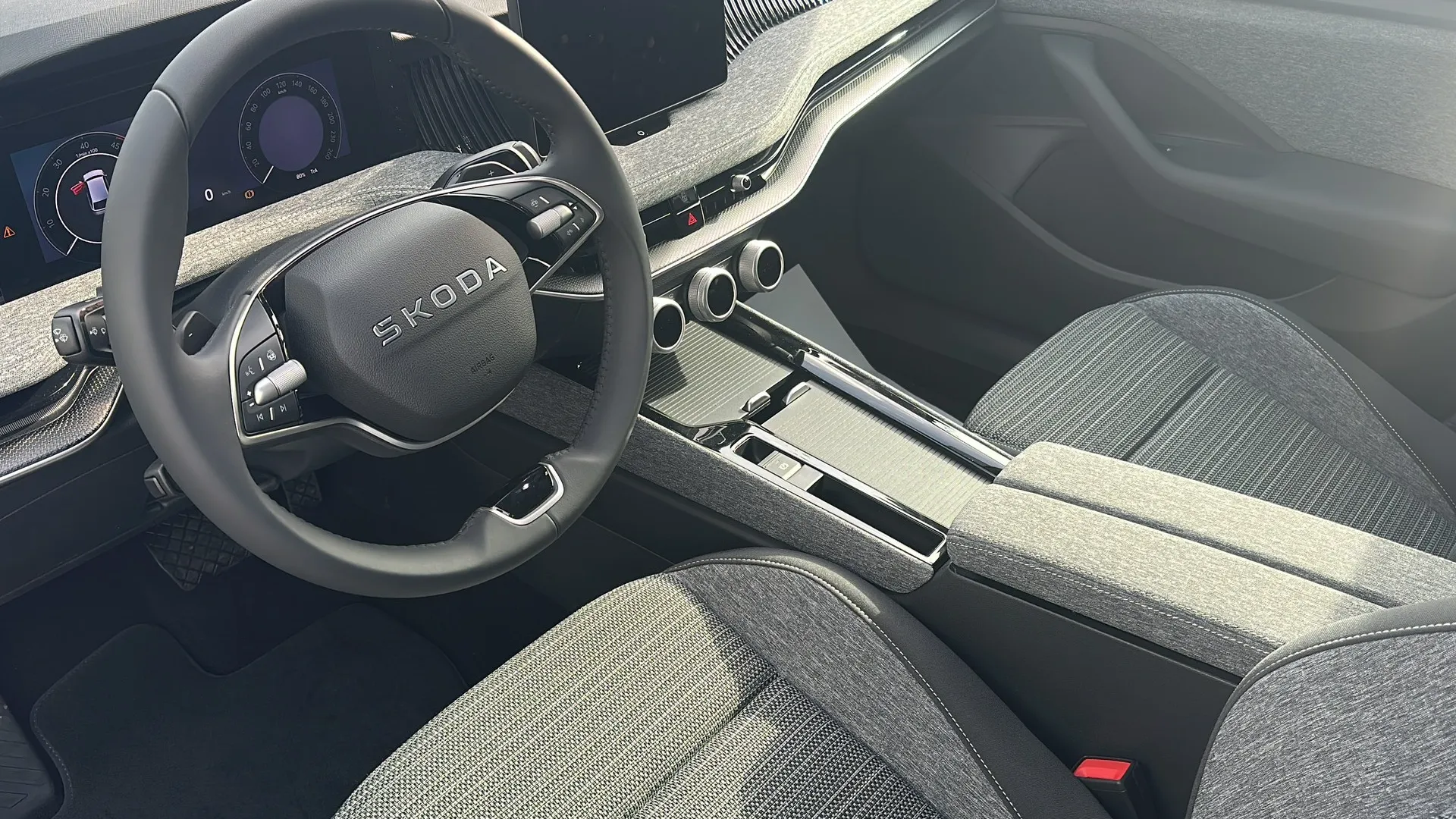 Superb Combi Selection 2.0 TDI DSG SCR képe
