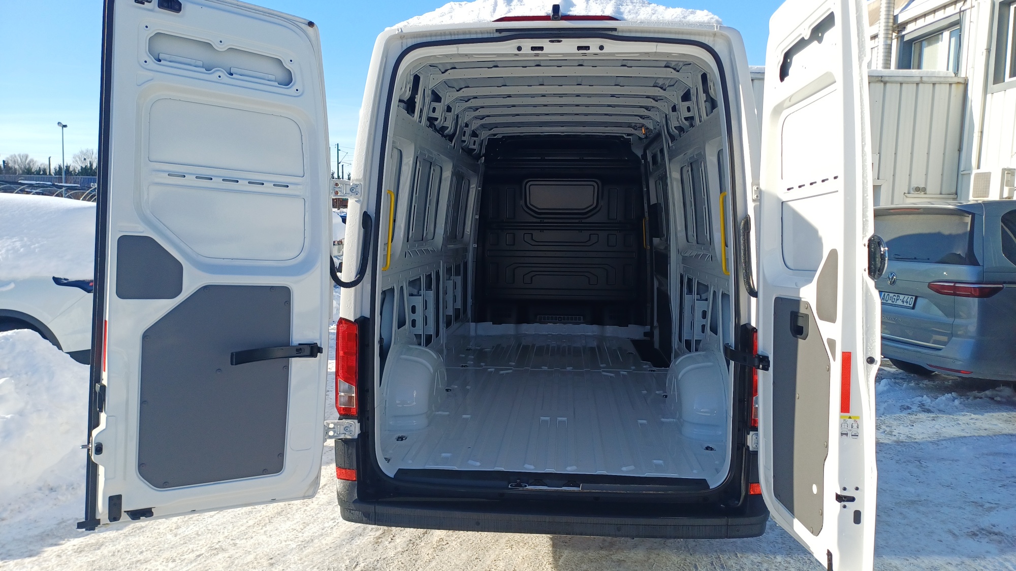Crafter 35 dobozos HT 2.0TDI(L4H3) képe