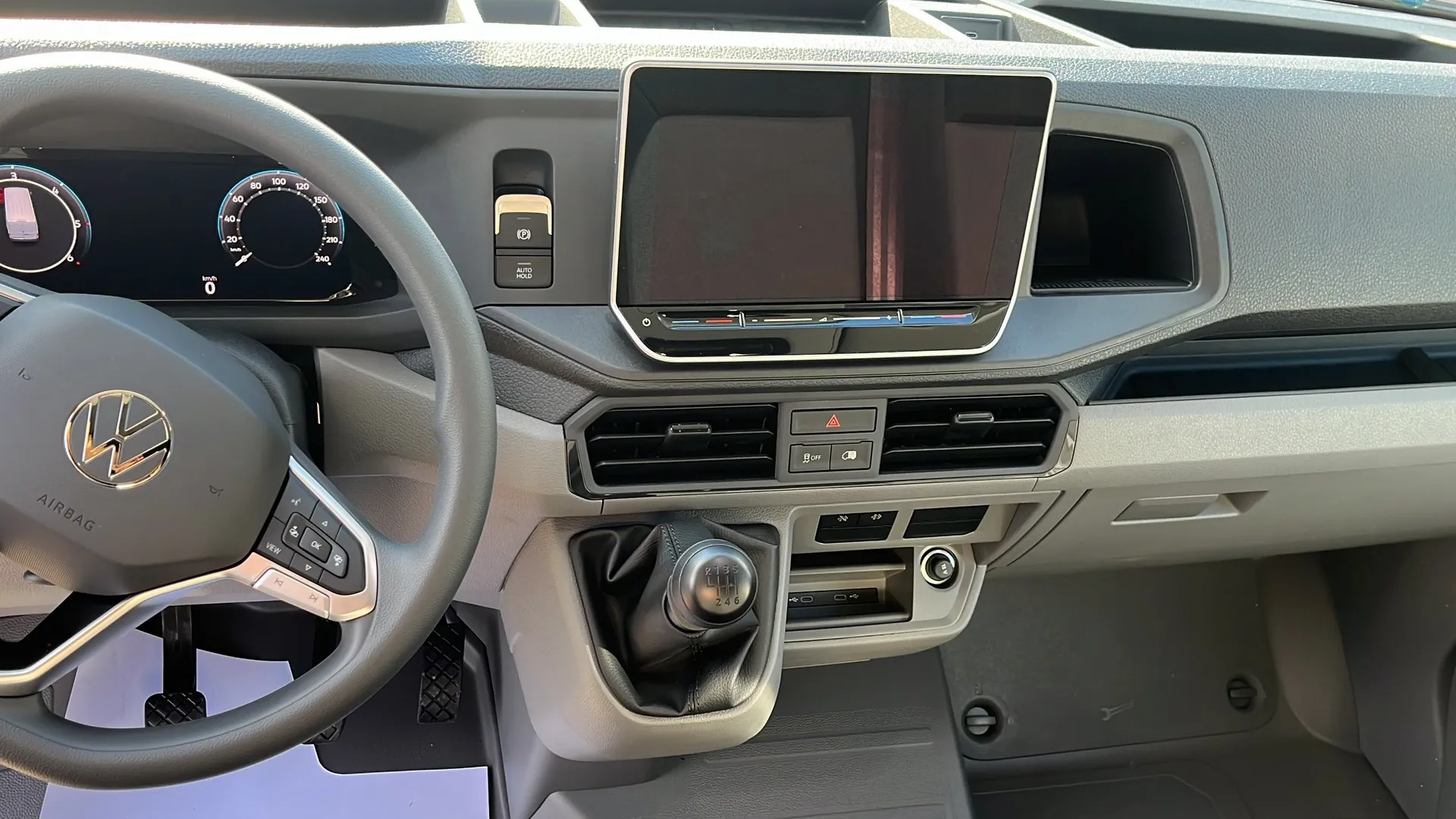 Crafter 35 dobozos HT 2.0TDI(L4H3) képe