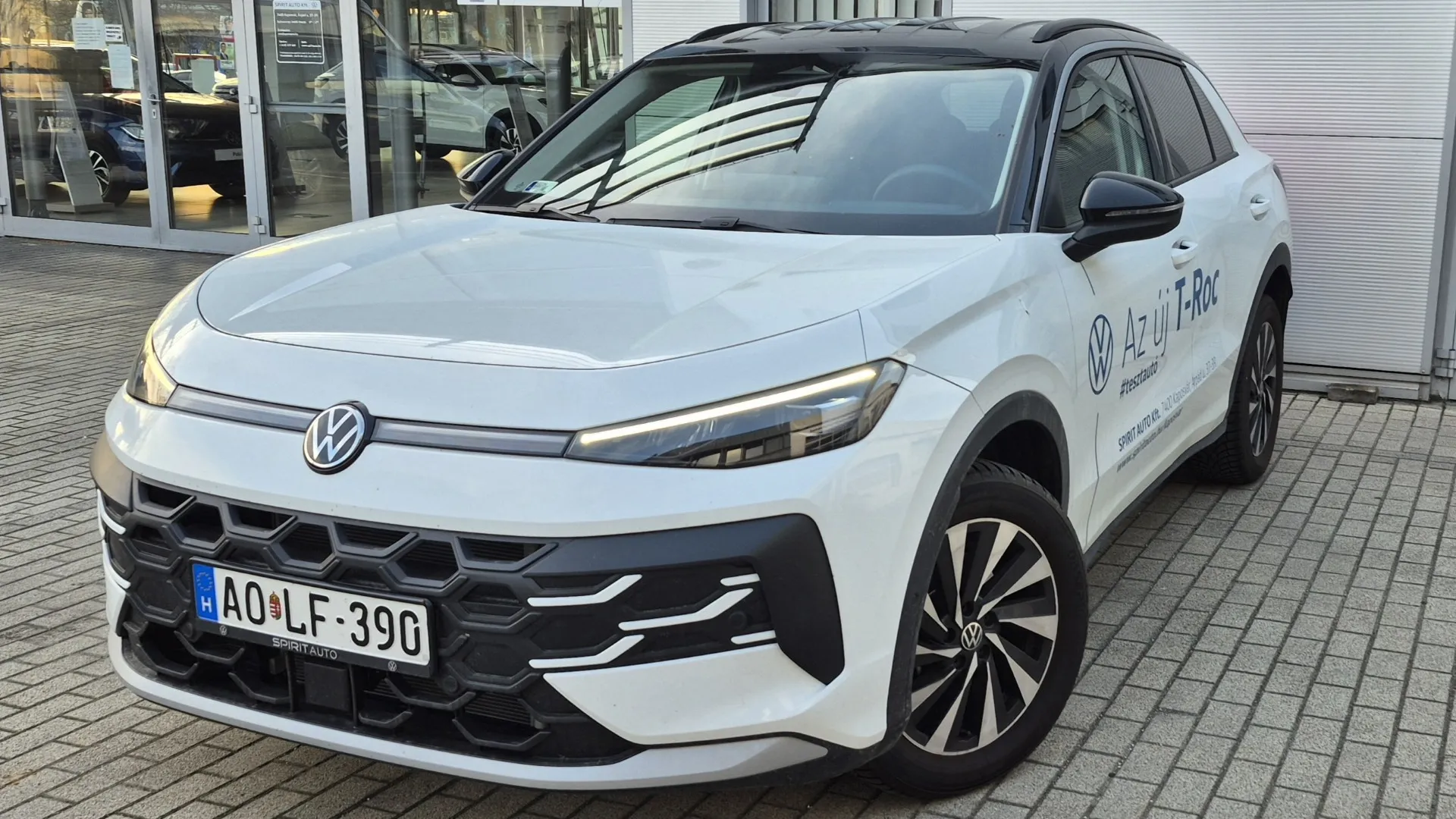 T-Roc Life 1.5 eTSI DSG képe