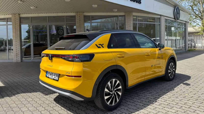 T-Roc Life 1.5 eTSI DSG képe