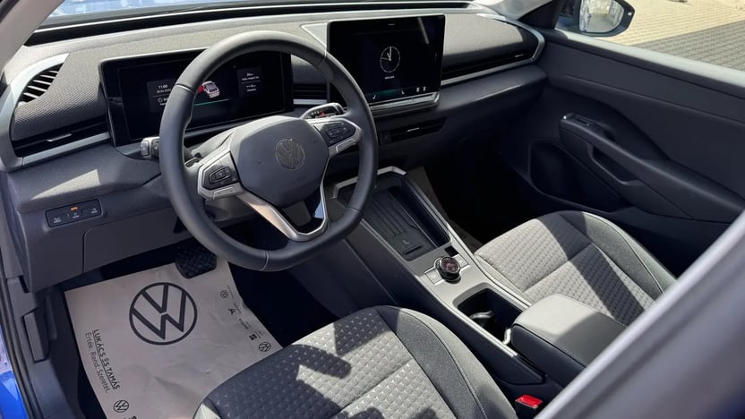 T-Roc Life 1.5 eTSI DSG képe