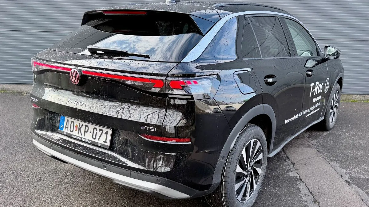 T-Roc Life 1.5 eTSI DSG képe