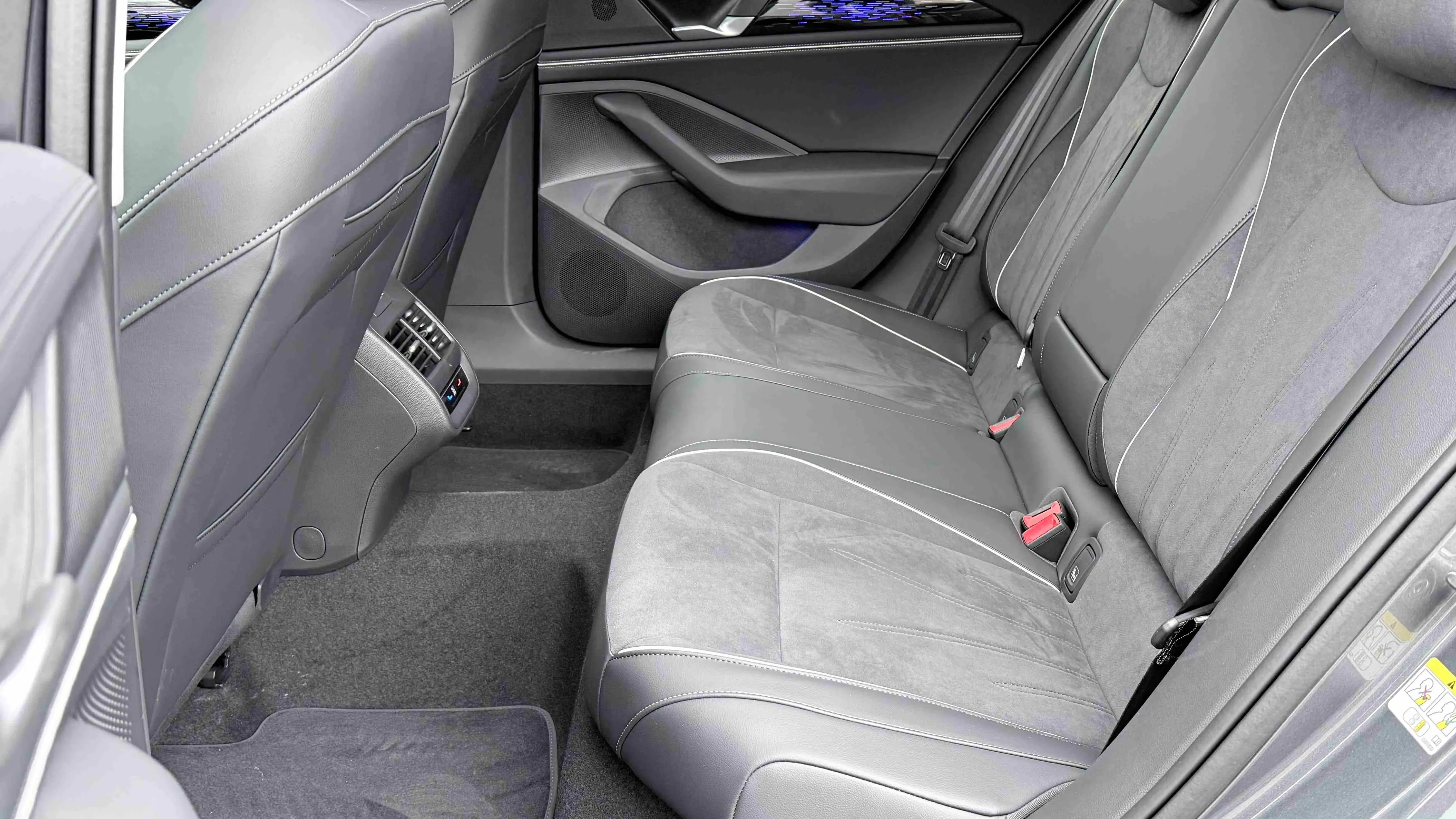 Passat Var. Elegance 2.0 TDI DSG 4Motion képe