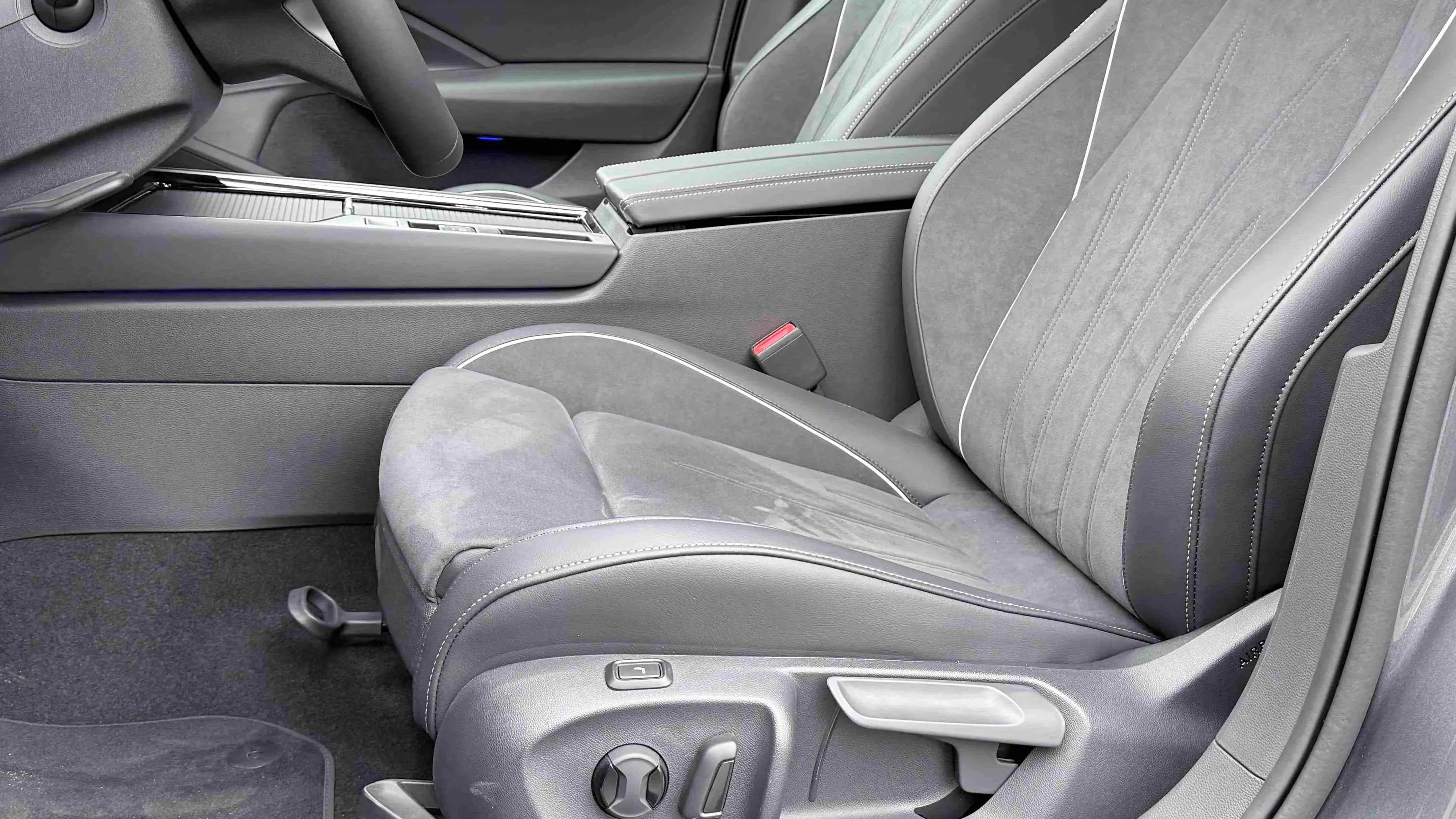 Passat Var. Elegance 2.0 TDI DSG 4Motion képe