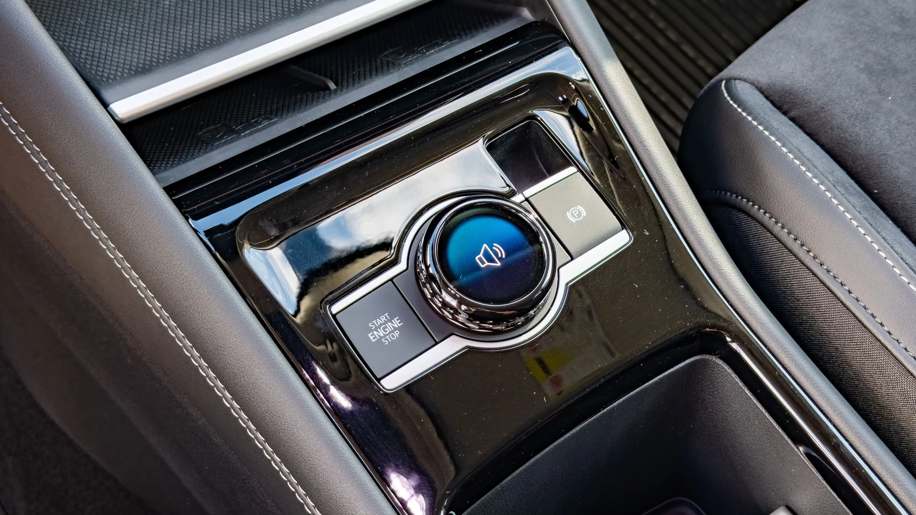 Tayron Elegance TSI Plug-In-Hybrid képe