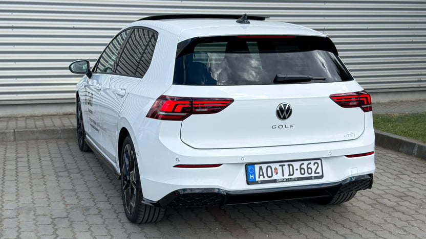 Golf R-Line MAX 1.5 eTSI DSG képe