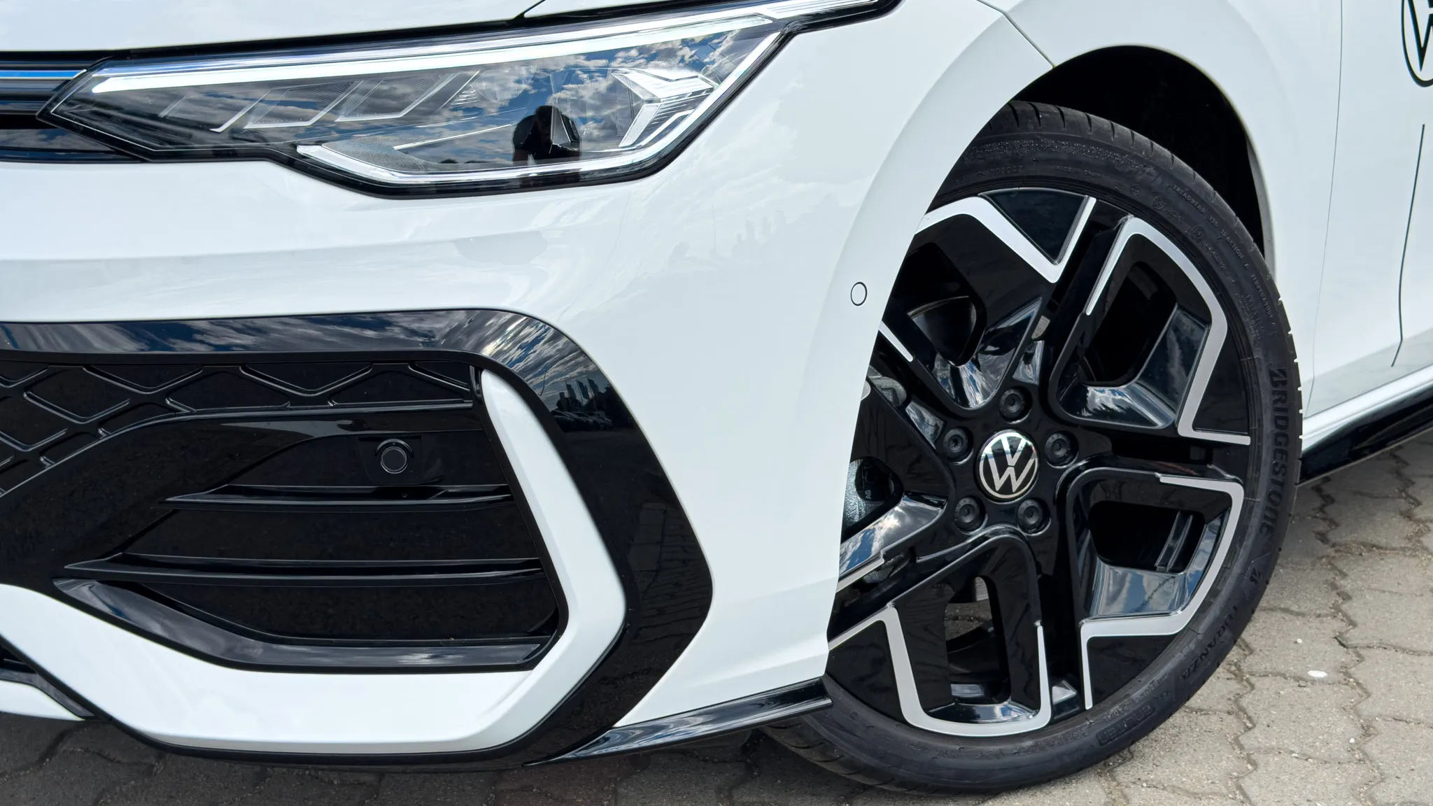 Golf R-Line MAX 1.5 eTSI DSG képe