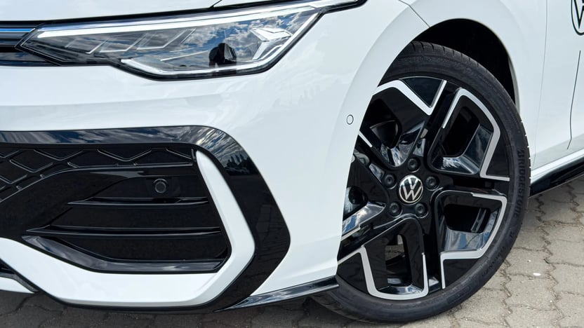 Golf R-Line MAX 1.5 eTSI DSG képe