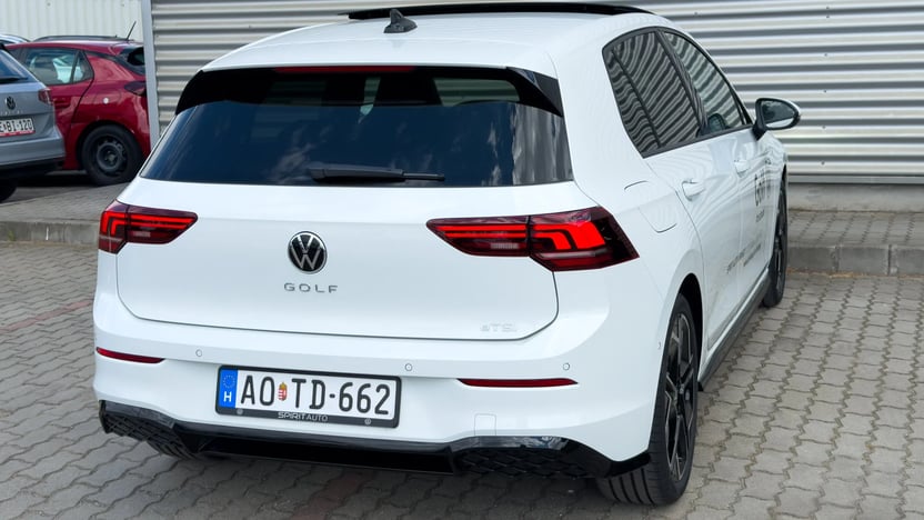Golf R-Line MAX 1.5 eTSI DSG képe