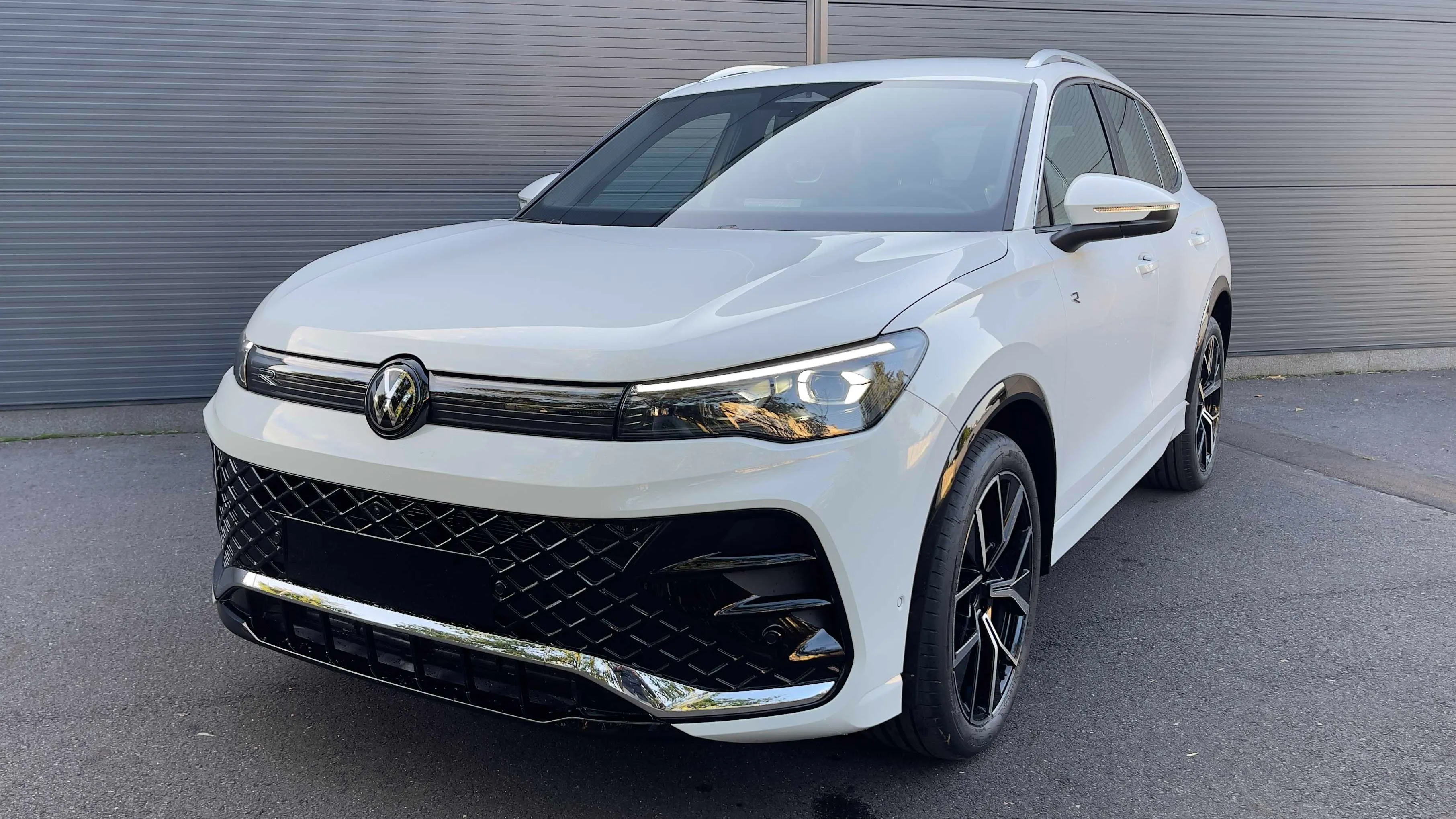 Tiguan R-Line 2.0 TDI DSG képe