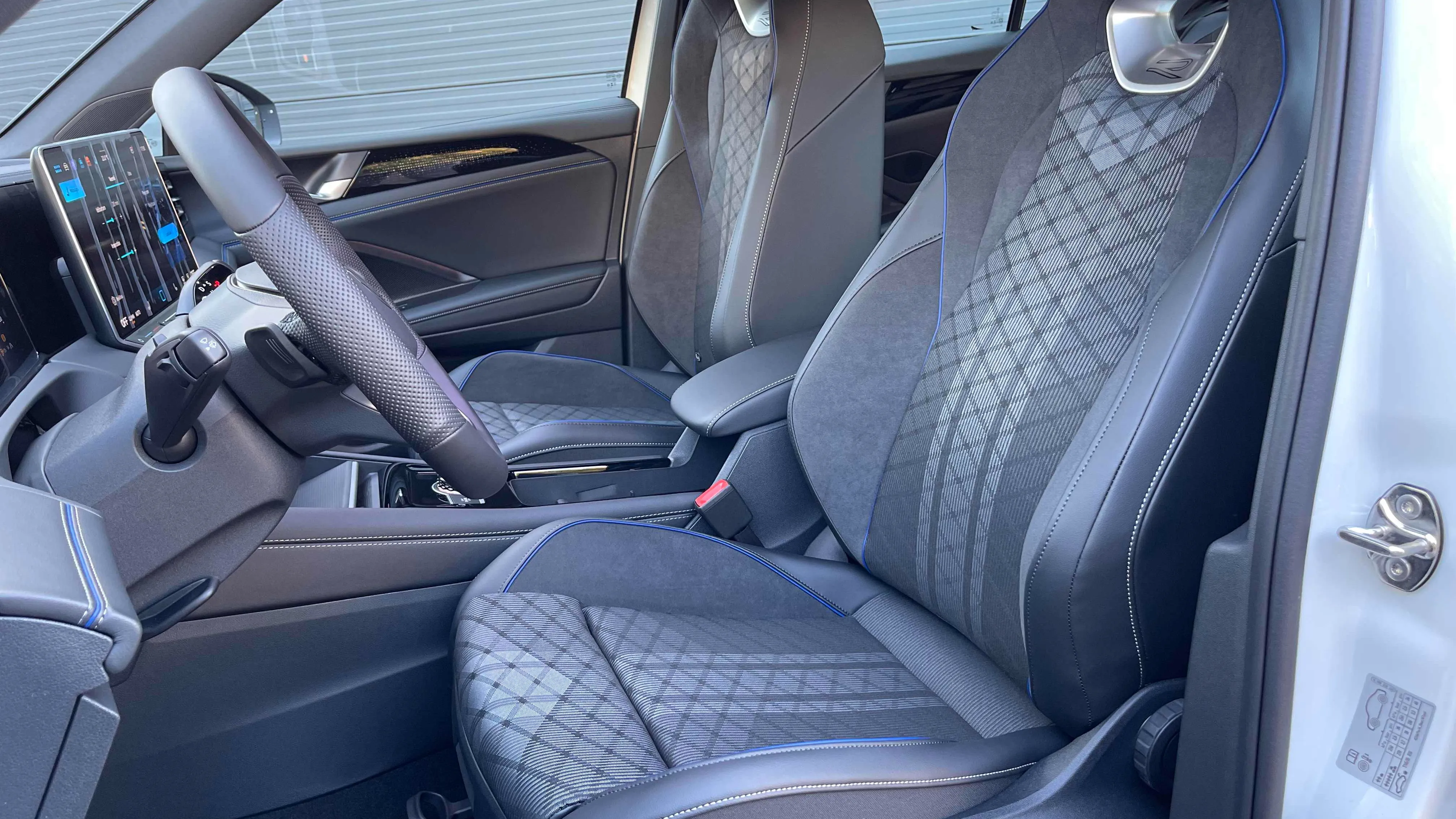 Tiguan R-Line 2.0 TDI DSG képe