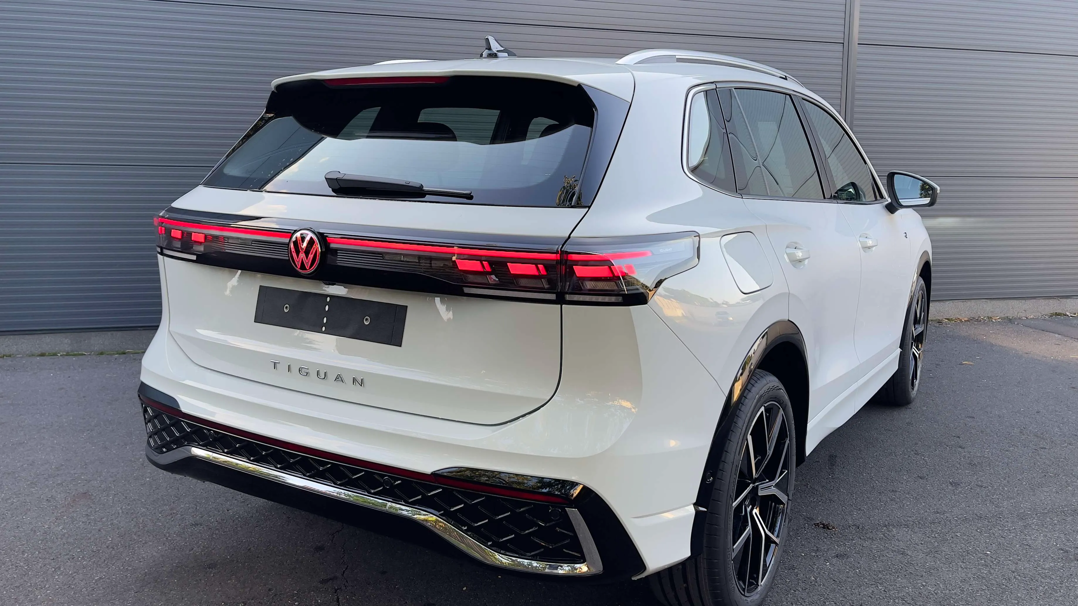 Tiguan R-Line 2.0 TDI DSG képe