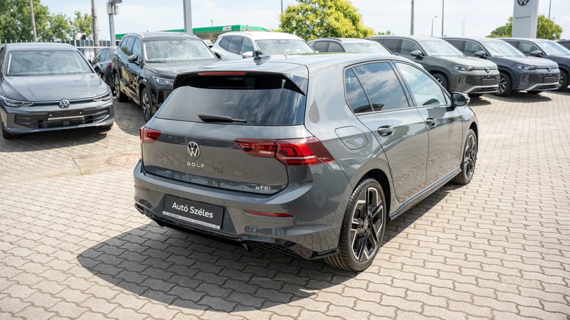 Golf R-Line MAX 1.5 eTSI DSG képe