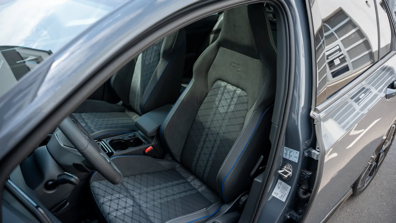 Golf R-Line MAX 1.5 eTSI DSG képe