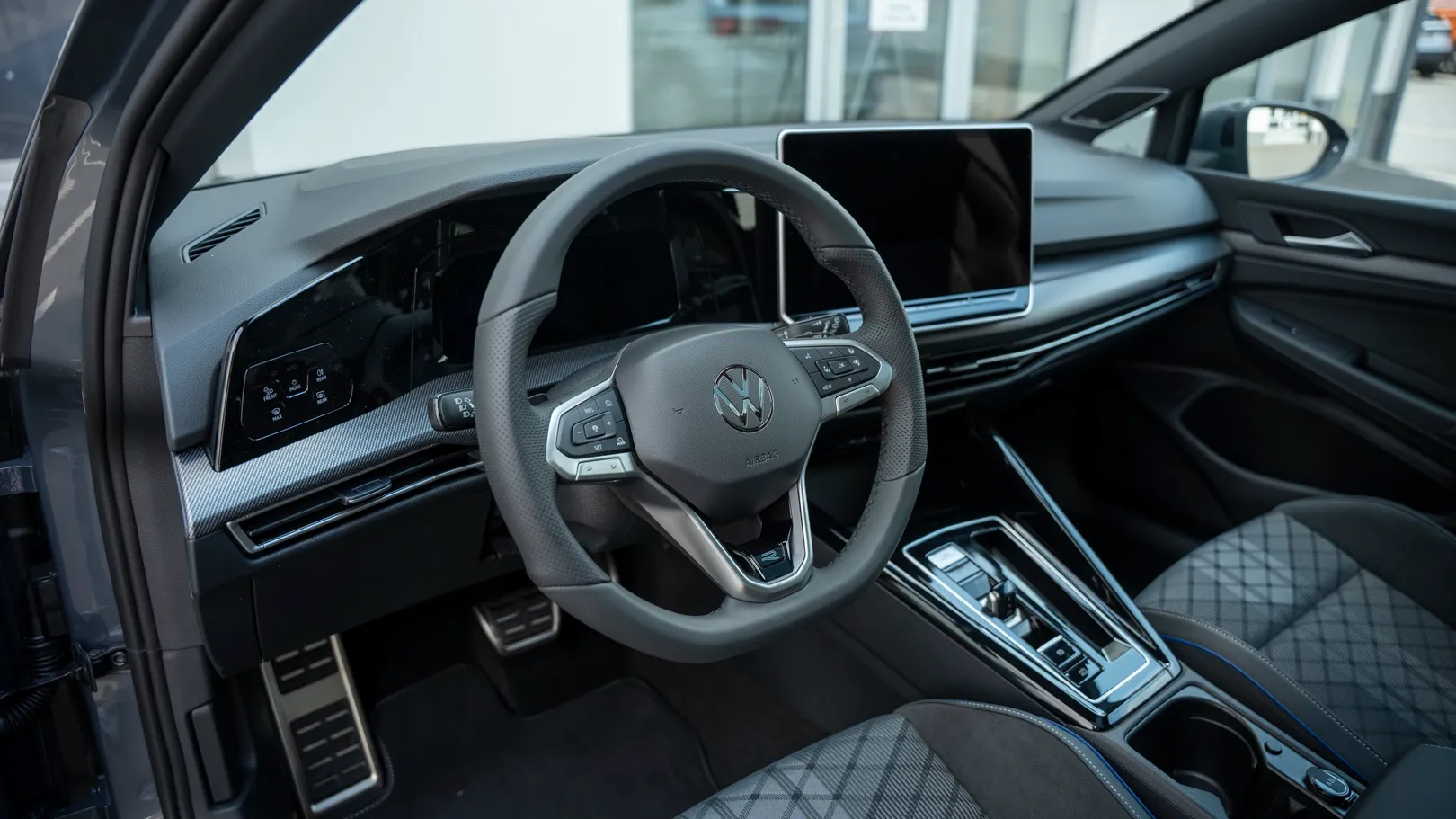Golf R-Line MAX 1.5 eTSI DSG képe