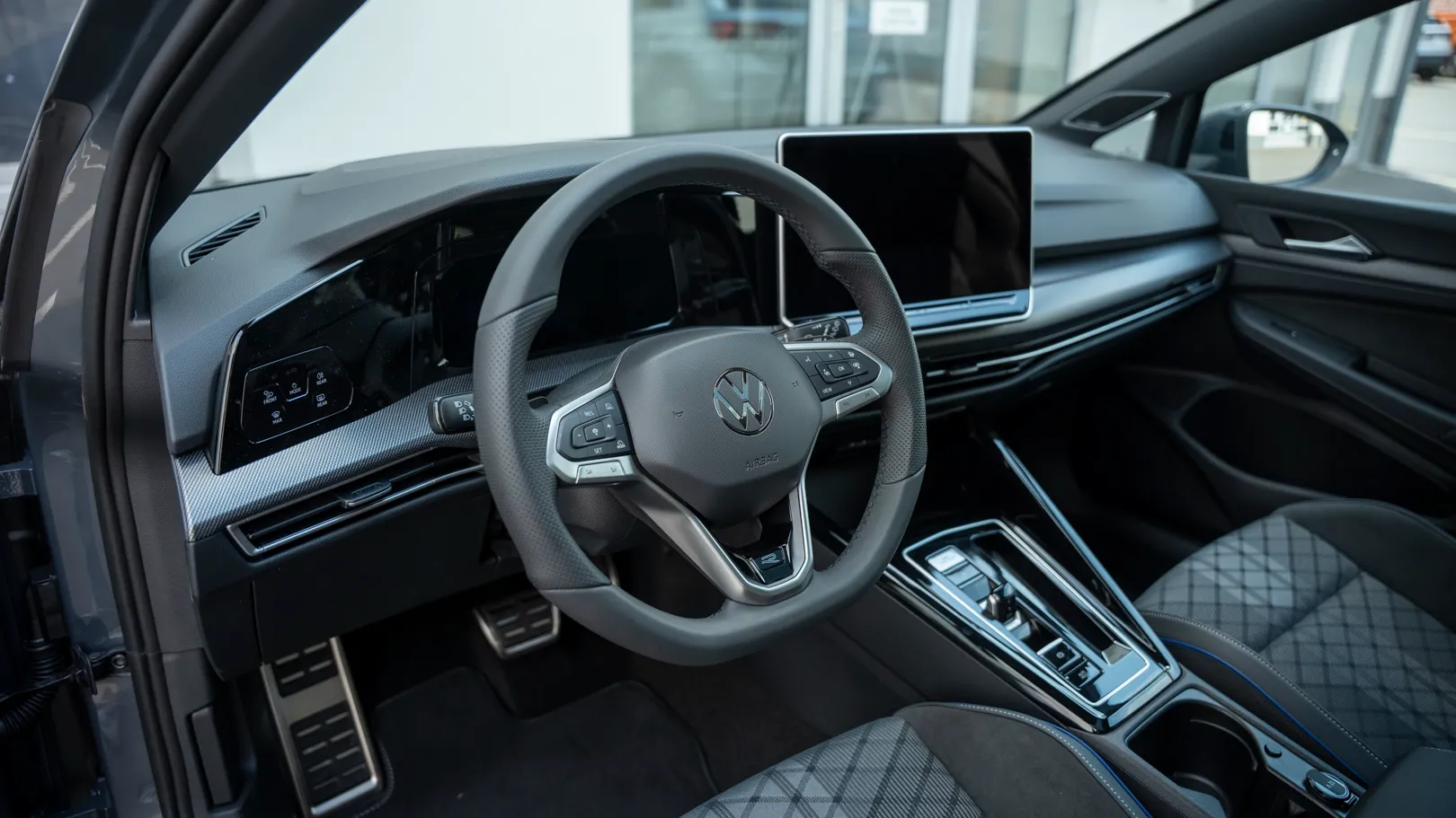 Golf R-Line MAX 1.5 eTSI DSG képe