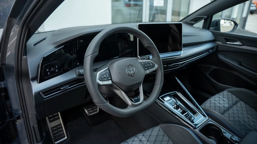Golf R-Line MAX 1.5 eTSI DSG képe