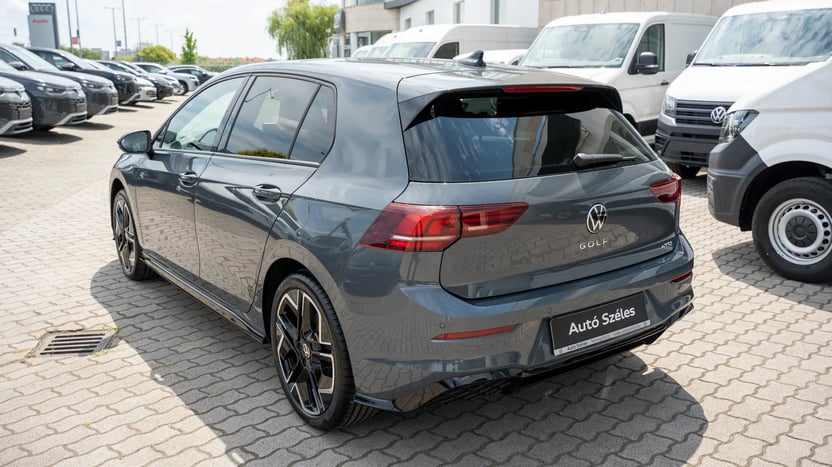 Golf R-Line MAX 1.5 eTSI DSG képe