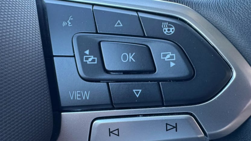 T-Roc Life 1.5 eTSI DSG képe