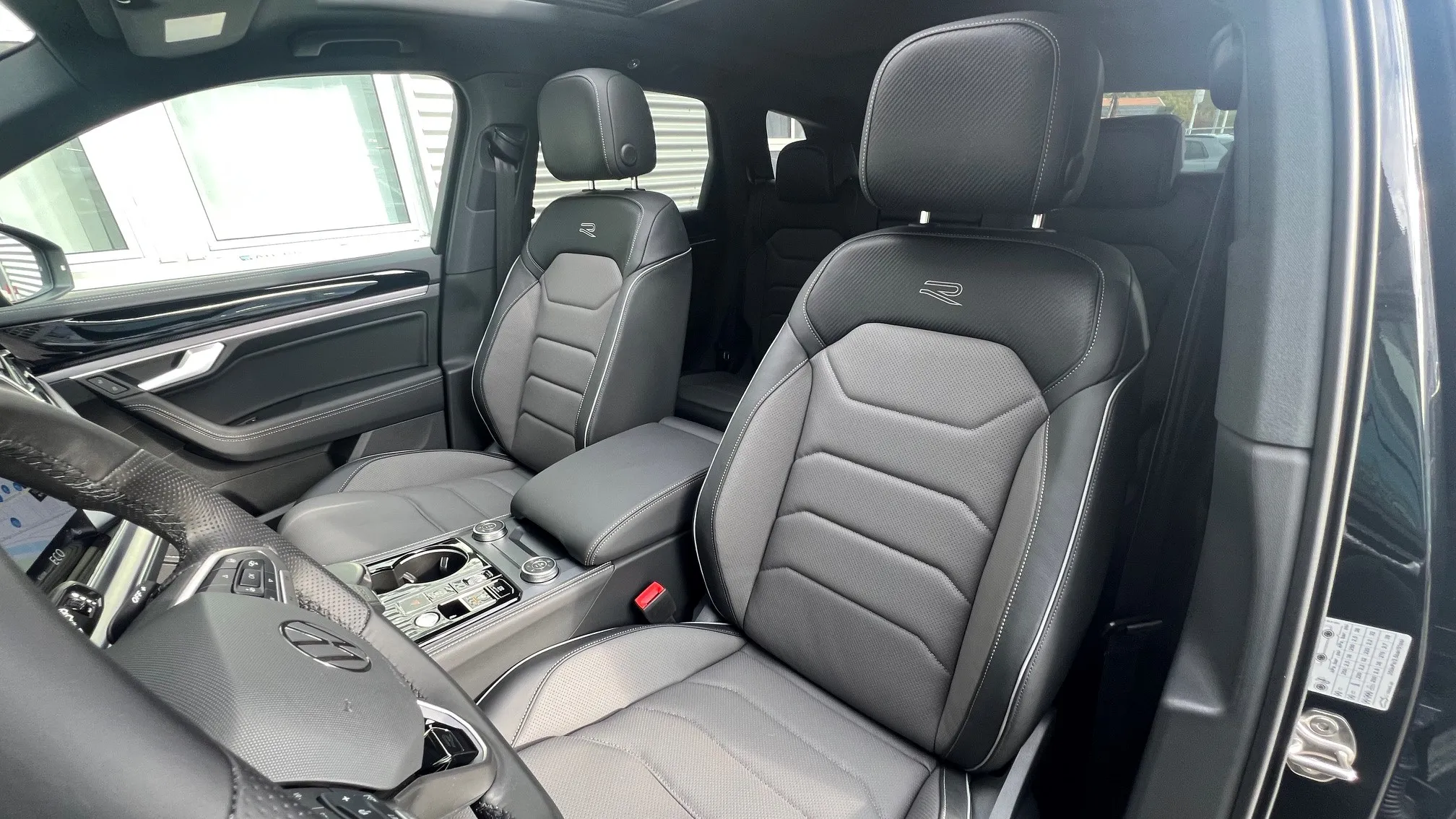 Touareg 3.0 V6 TDI R-Line Final Edition képe