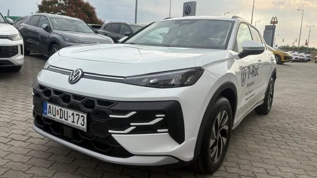 T-Roc Life 1.5 eTSI DSG képe