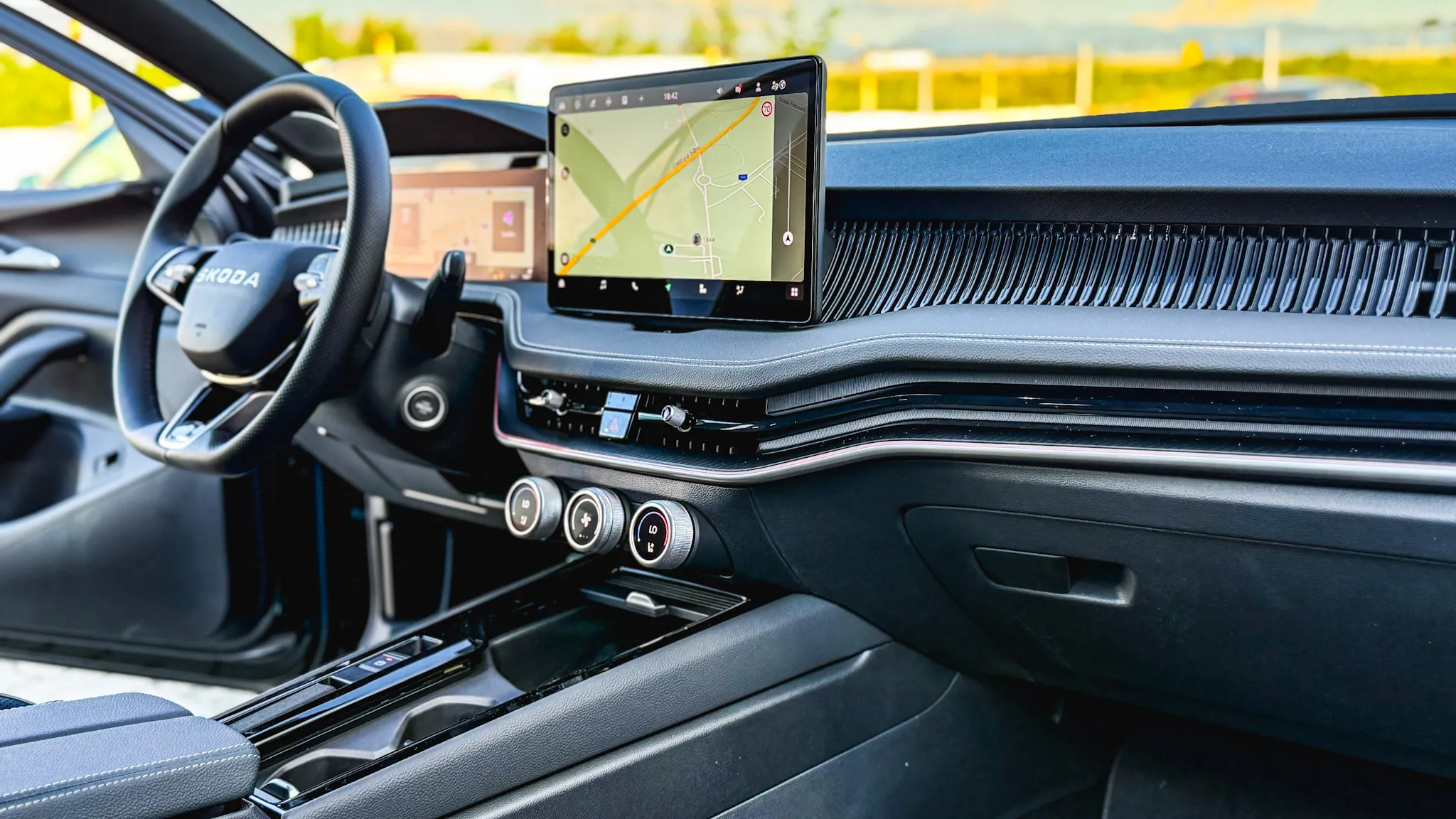 Imaginea unui Superb Sportline 2.0 TDI 4x4 DSG