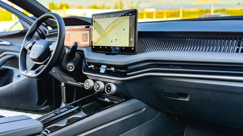 Imaginea unui Superb Sportline 2.0 TDI 4x4 DSG