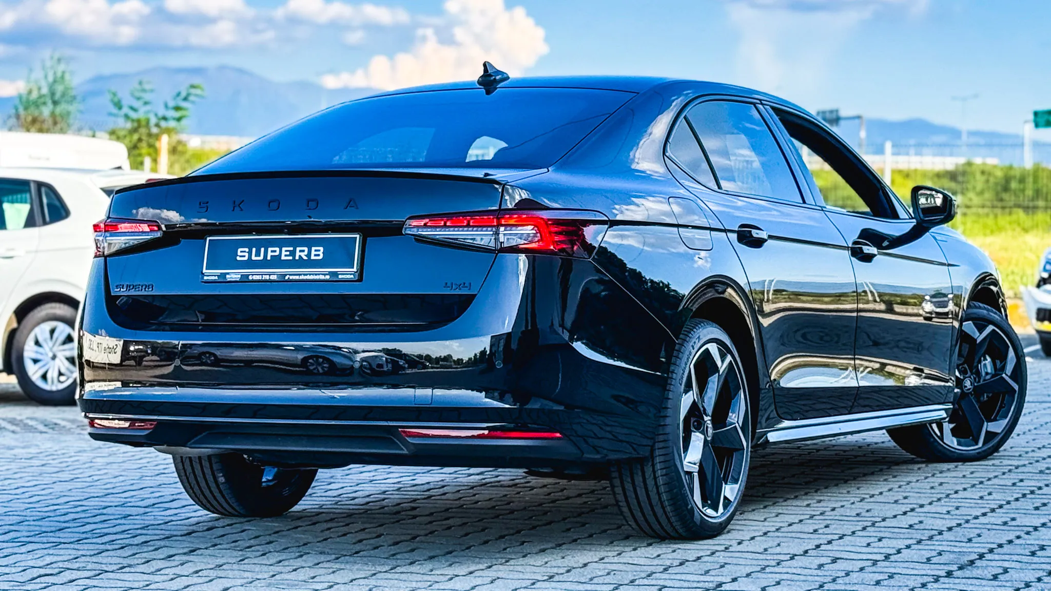 Imaginea unui Superb Sportline 2.0 TDI 4x4 DSG