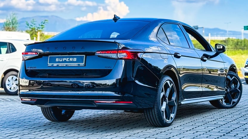 Imaginea unui Superb Sportline 2.0 TDI 4x4 DSG