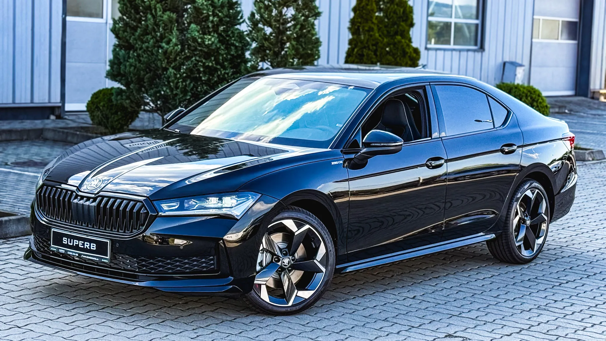 Imaginea unui Superb Sportline 2.0 TDI 4x4 DSG