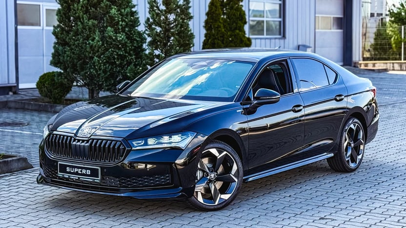 Imaginea unui Superb Sportline 2.0 TDI 4x4 DSG