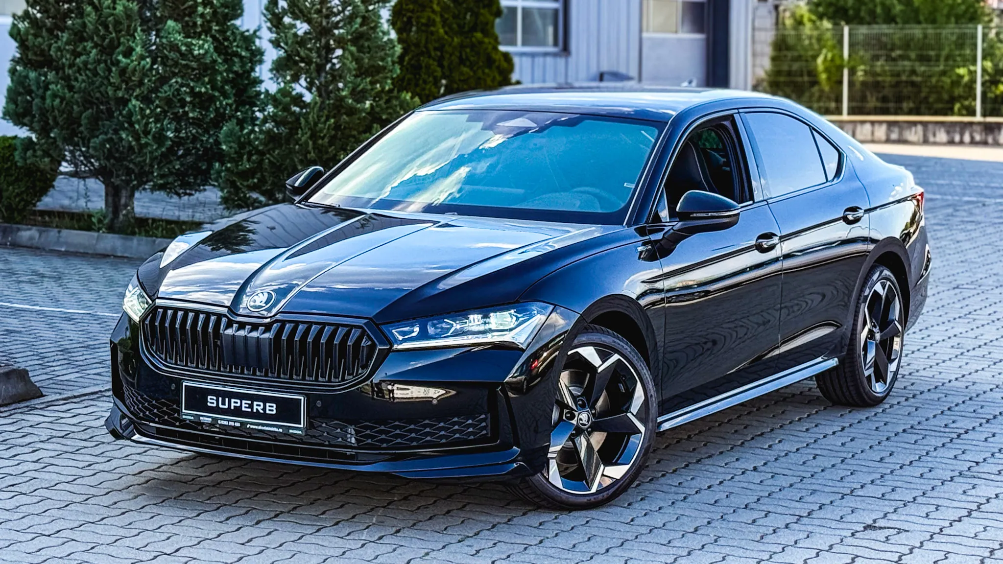 Imaginea unui Superb Sportline 2.0 TDI 4x4 DSG