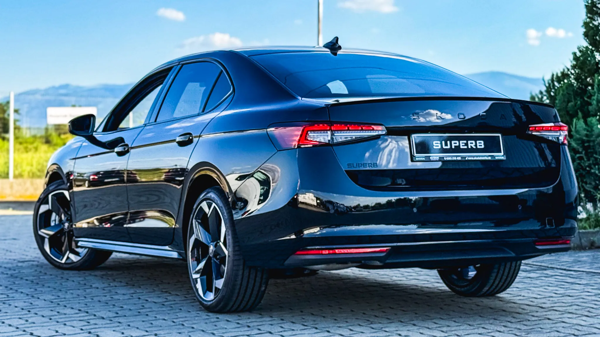Imaginea unui Superb Sportline 2.0 TDI 4x4 DSG