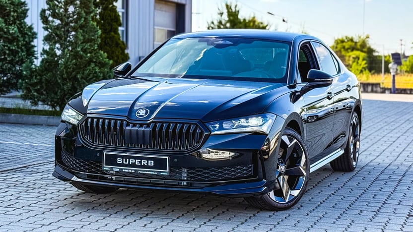 Imaginea unui Superb Sportline 2.0 TDI 4x4 DSG