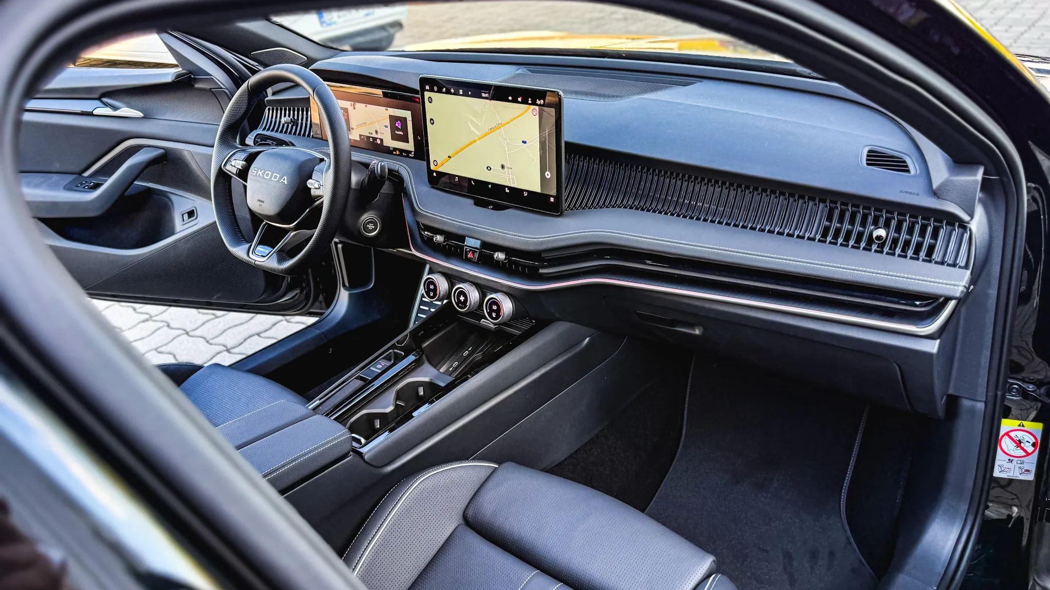 Imaginea unui Superb Sportline 2.0 TDI 4x4 DSG