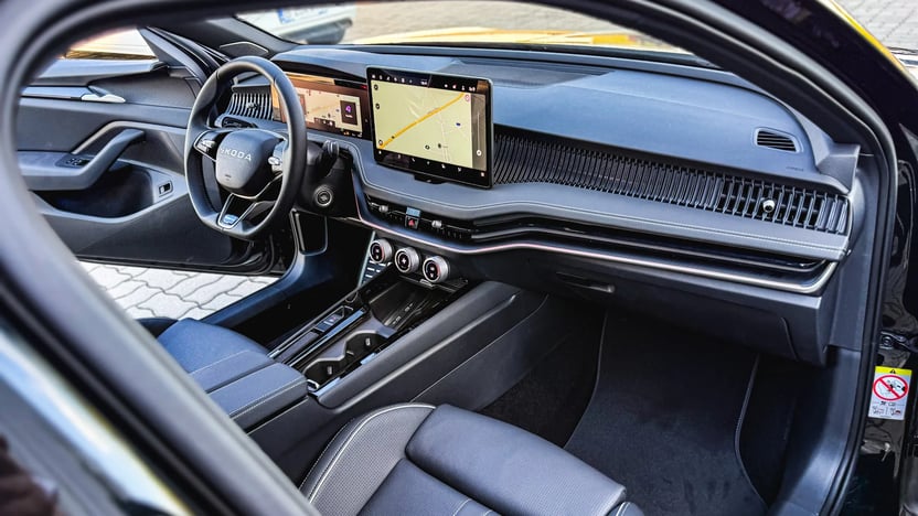 Imaginea unui Superb Sportline 2.0 TDI 4x4 DSG