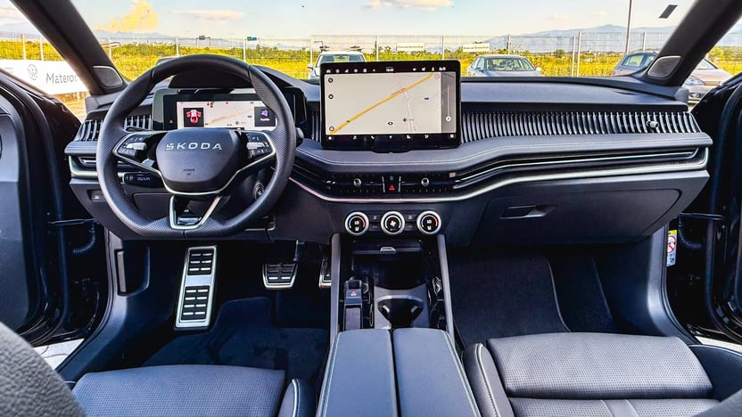 Imaginea unui Superb Sportline 2.0 TDI 4x4 DSG
