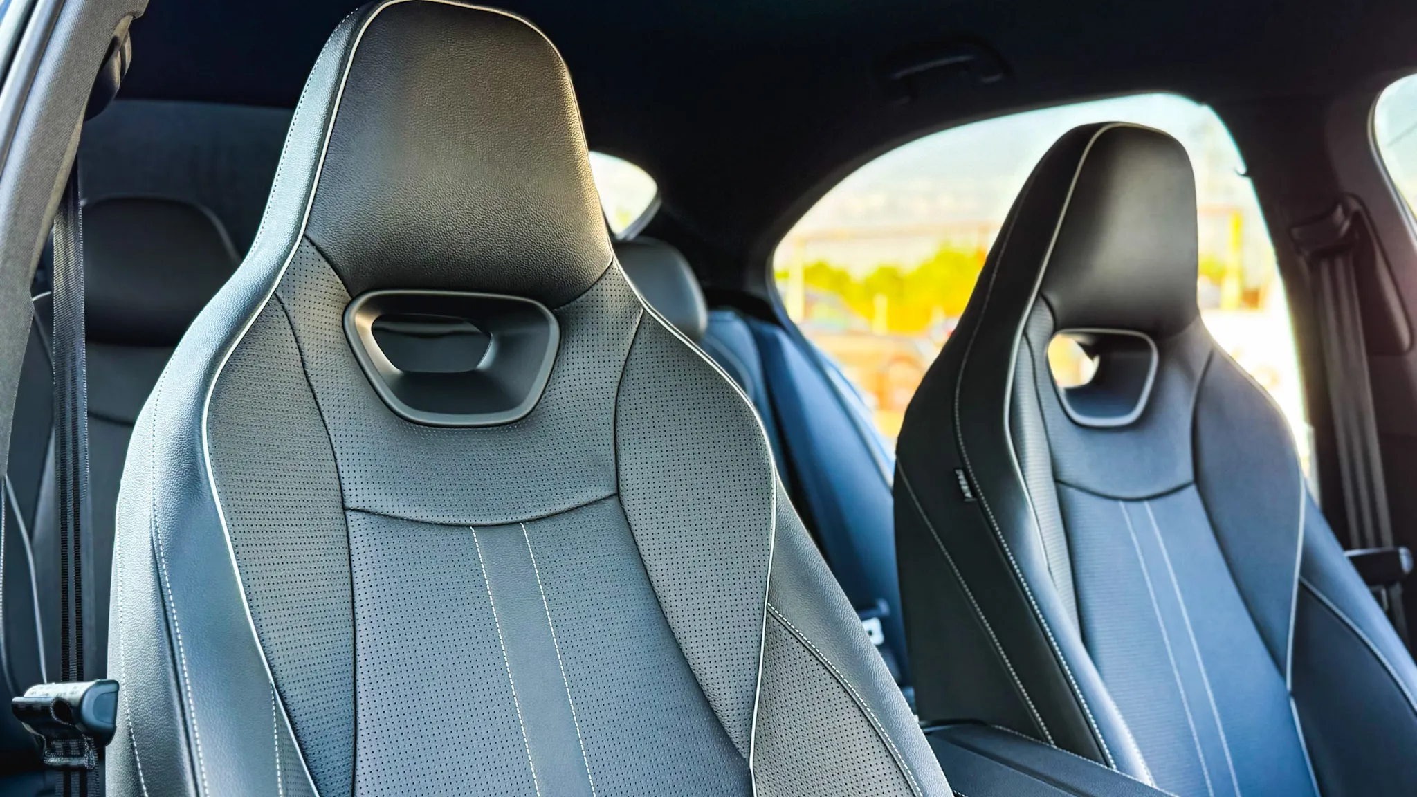Imaginea unui Superb Sportline 2.0 TDI 4x4 DSG