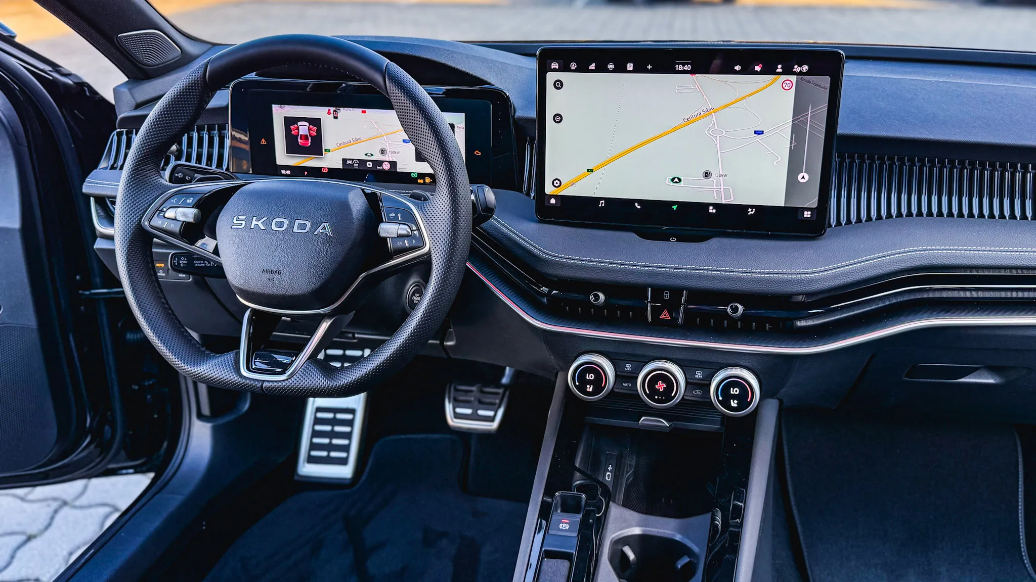 Imaginea unui Superb Sportline 2.0 TDI 4x4 DSG