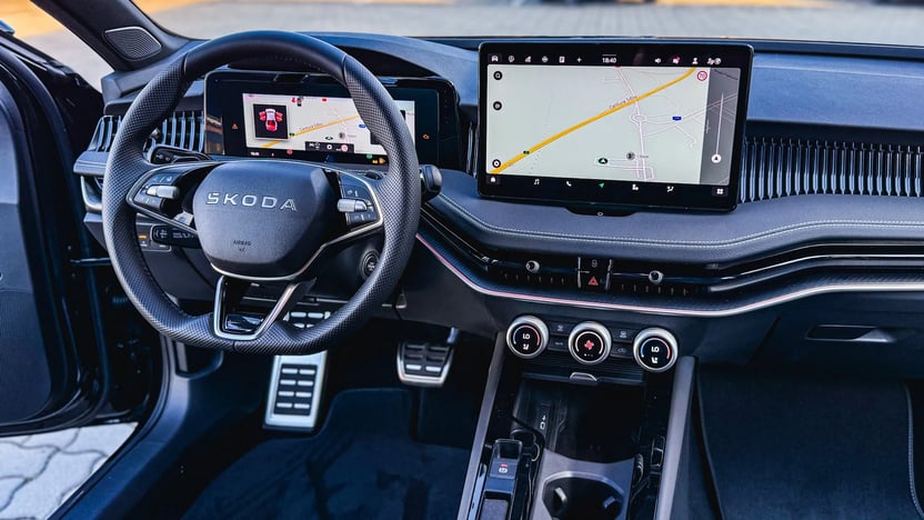Imaginea unui Superb Sportline 2.0 TDI 4x4 DSG
