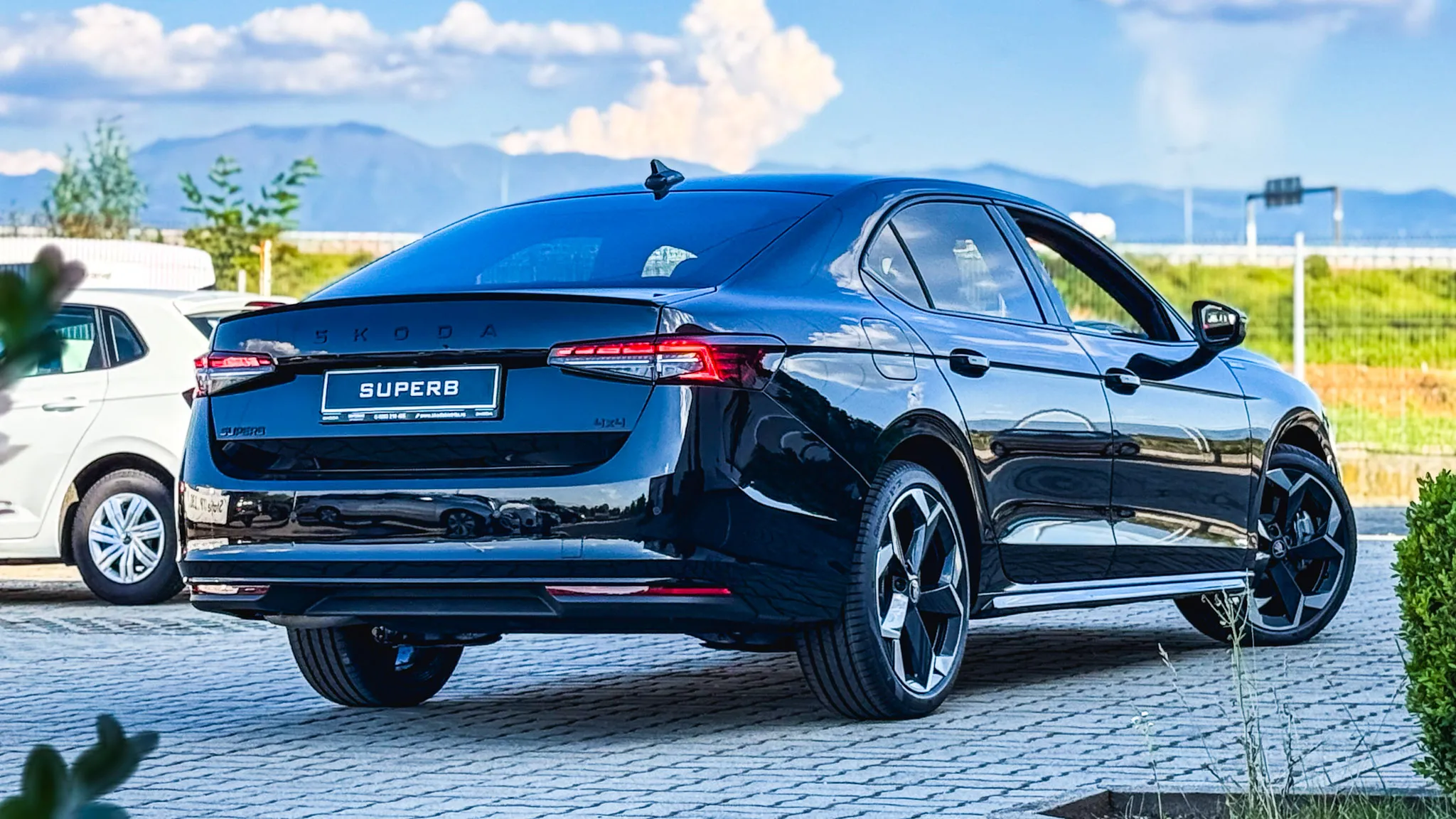 Imaginea unui Superb Sportline 2.0 TDI 4x4 DSG