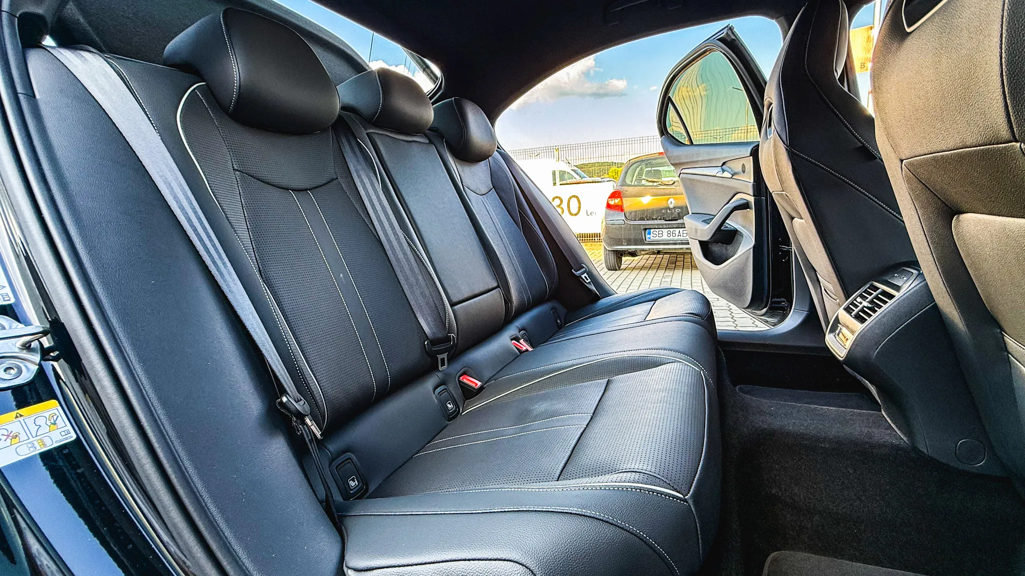 Imaginea unui Superb Sportline 2.0 TDI 4x4 DSG