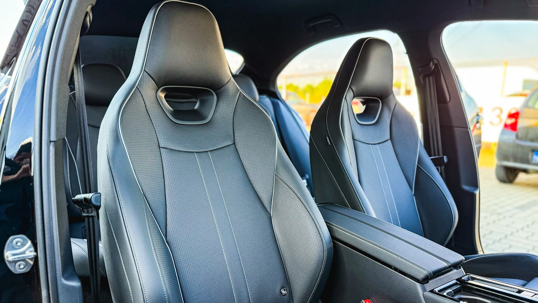 Imaginea unui Superb Sportline 2.0 TDI 4x4 DSG
