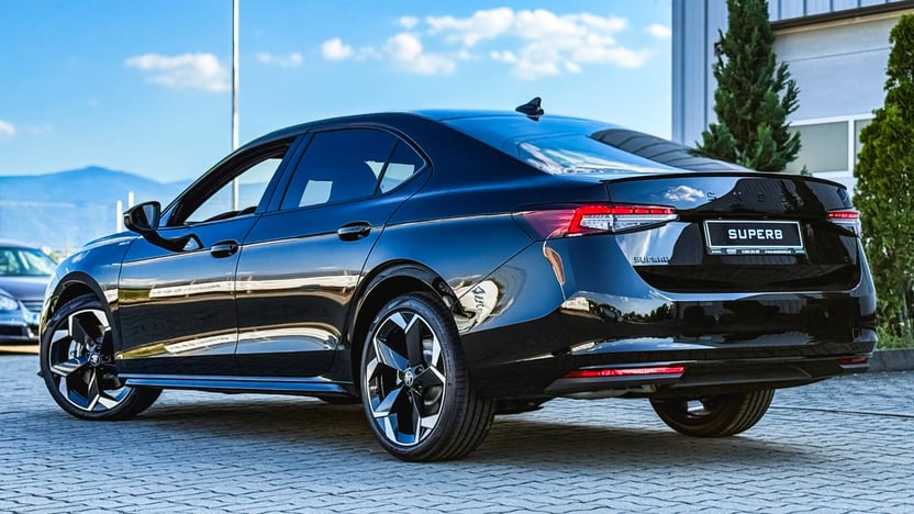 Imaginea unui Superb Sportline 2.0 TDI 4x4 DSG