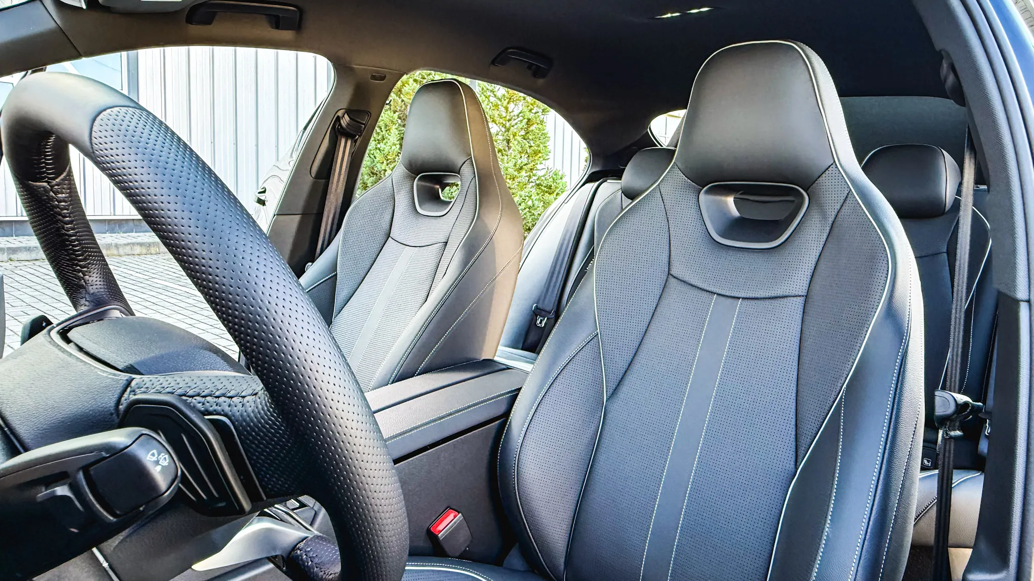 Imaginea unui Superb Sportline 2.0 TDI 4x4 DSG