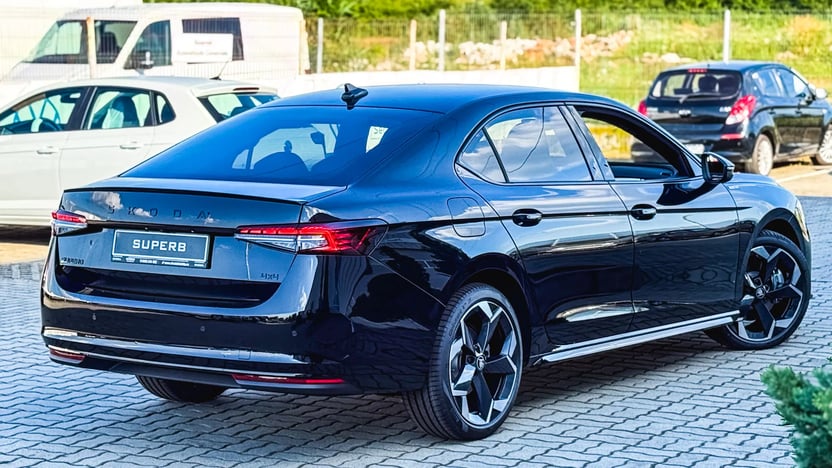 Imaginea unui Superb Sportline 2.0 TDI 4x4 DSG