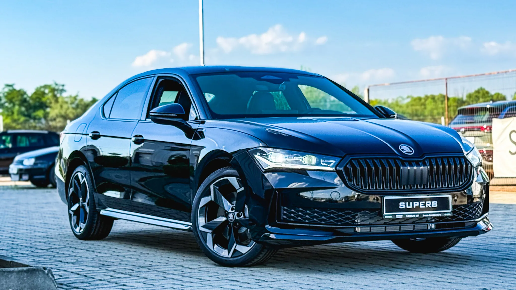 Imaginea unui Superb Sportline 2.0 TDI 4x4 DSG